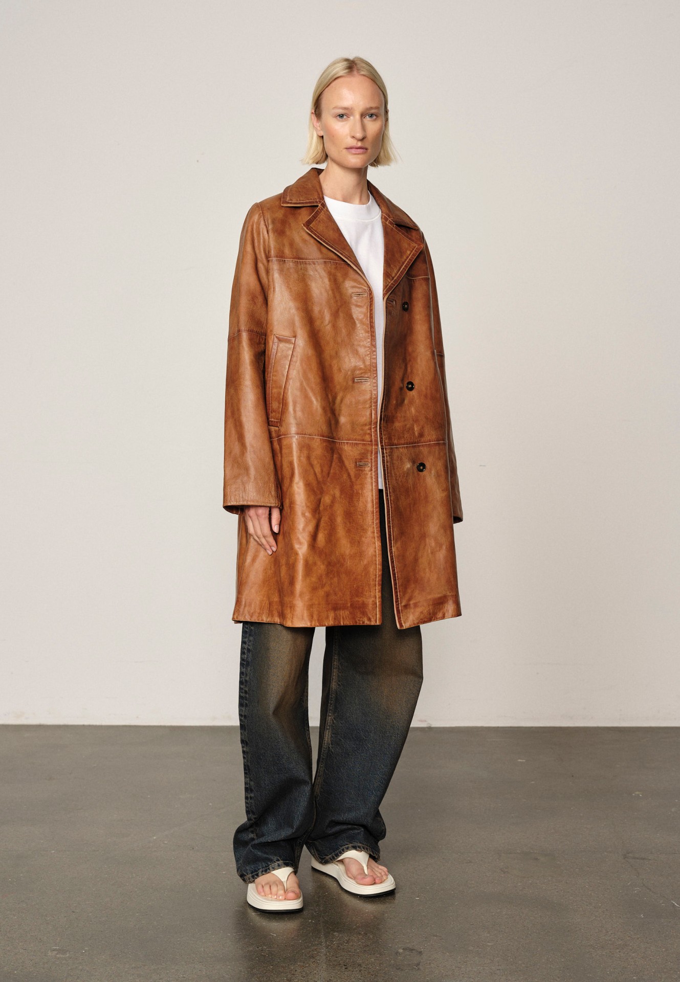SHELLY LEATHER COAT IN WAXED COGNAC