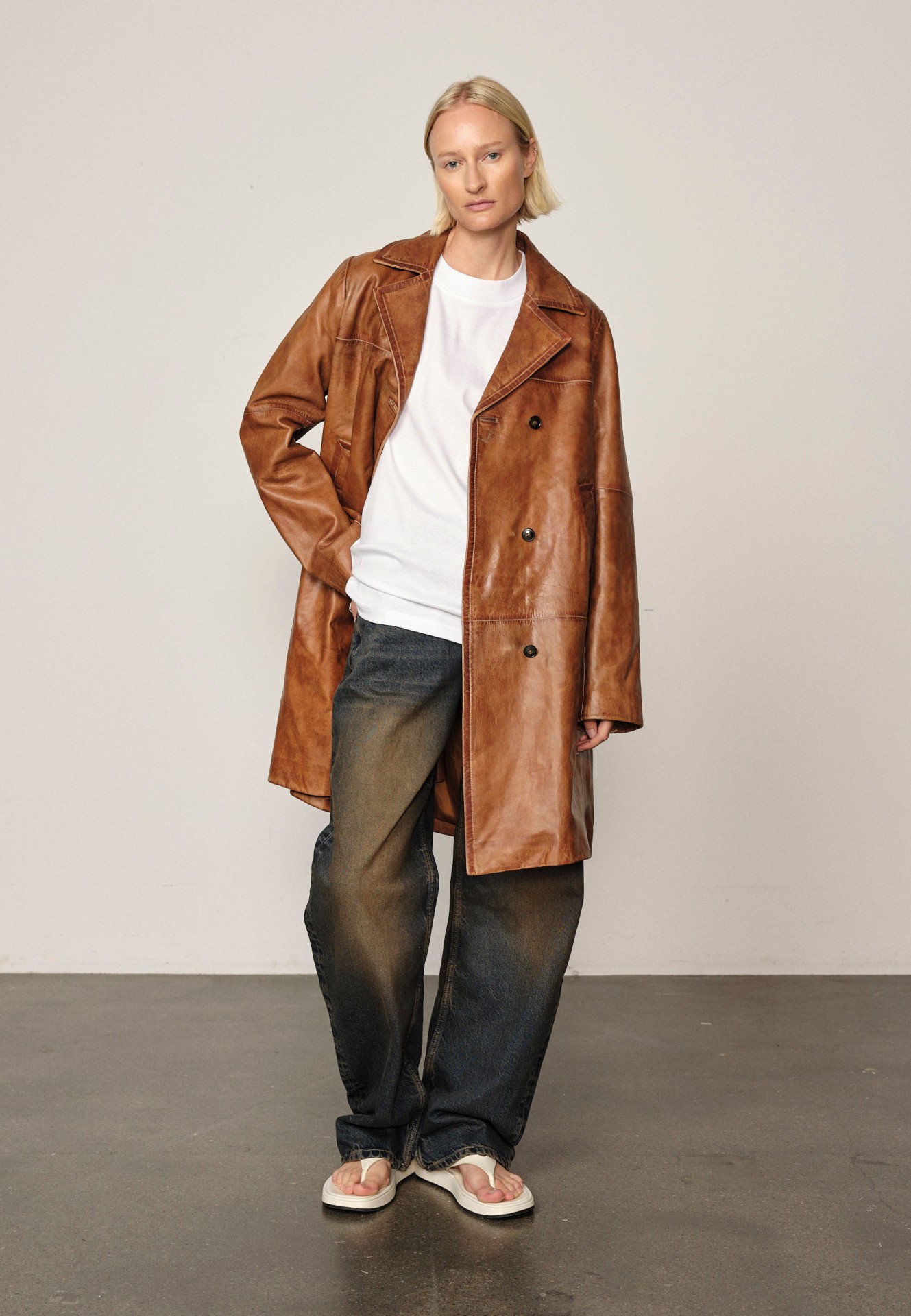 SHELLY LEATHER COAT IN WAXED COGNAC