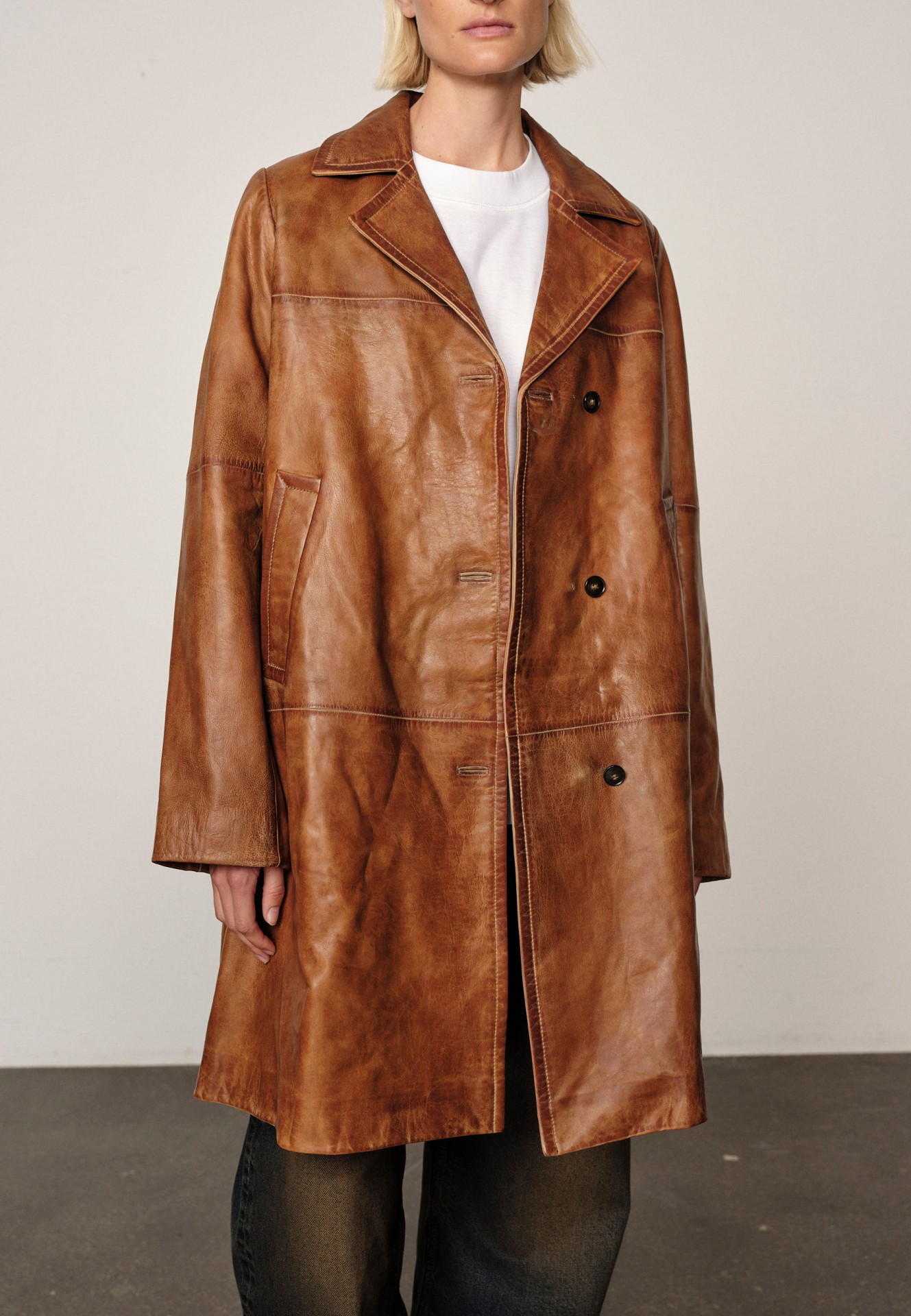 SHELLY LEATHER COAT IN WAXED COGNAC