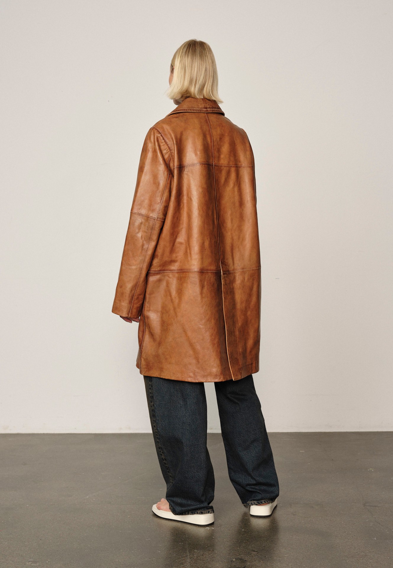 SHELLY LEATHER COAT IN WAXED COGNAC