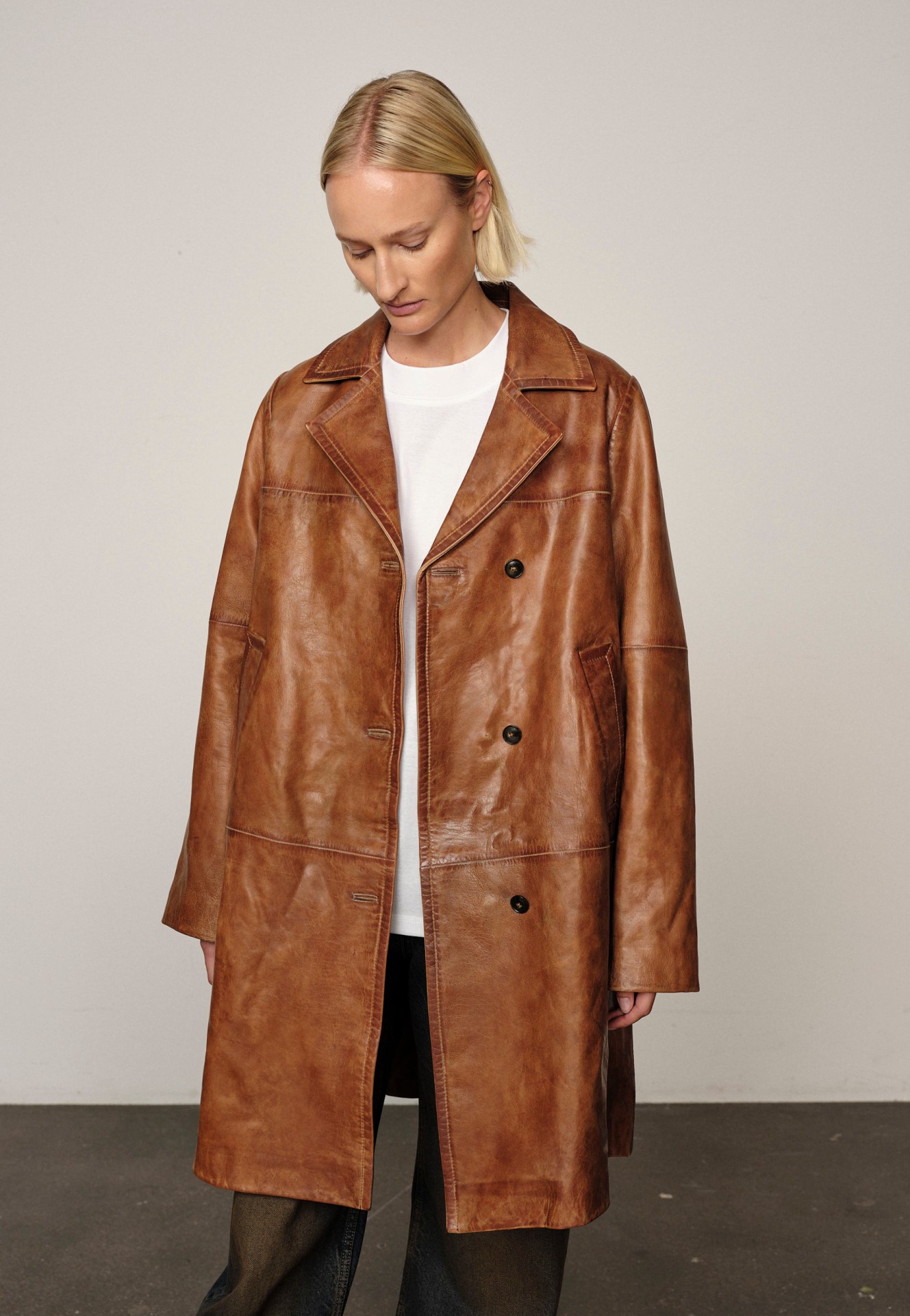 SHELLY LEATHER COAT IN WAXED COGNAC
