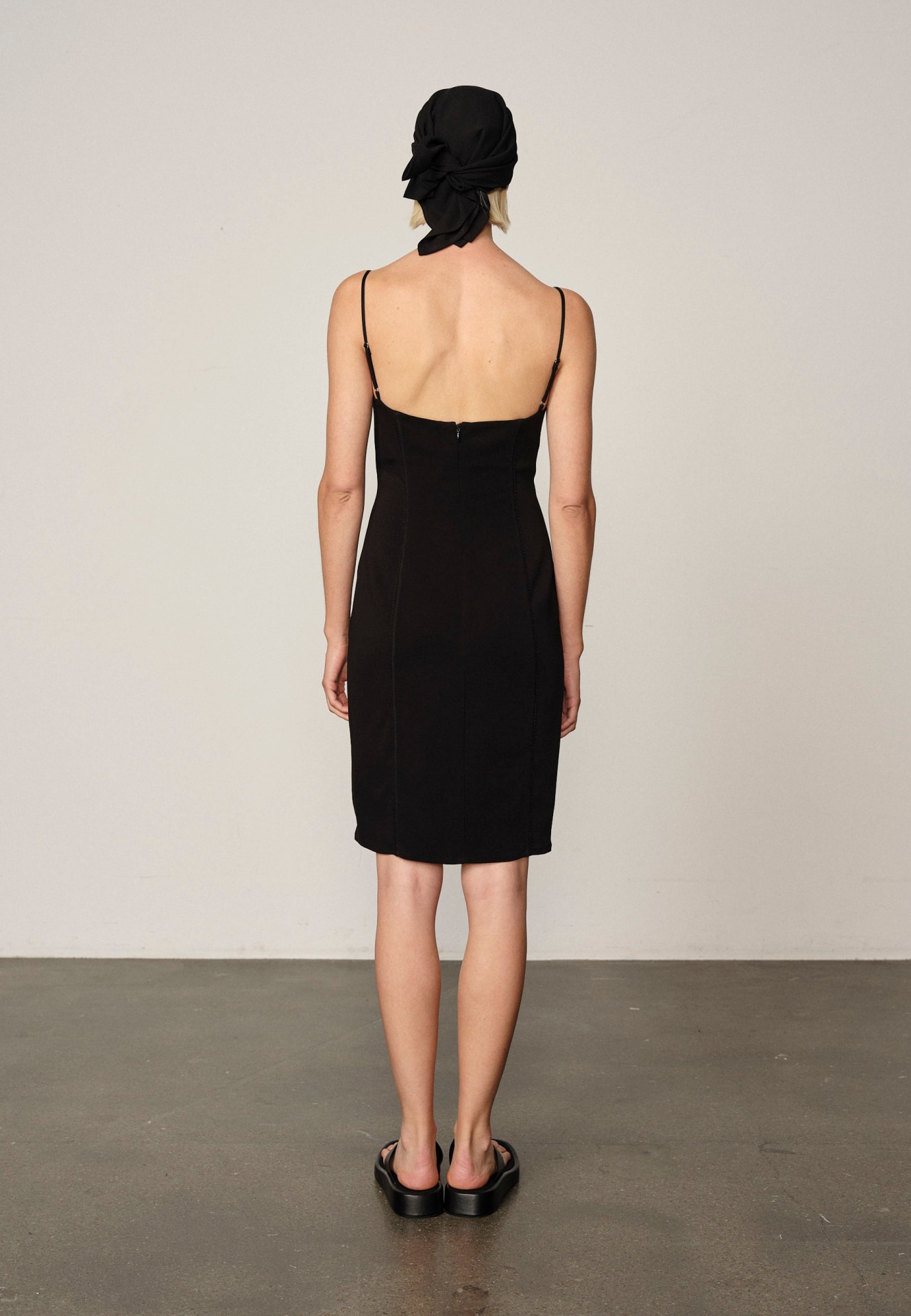 ROSELINI DRESS IN BLACK