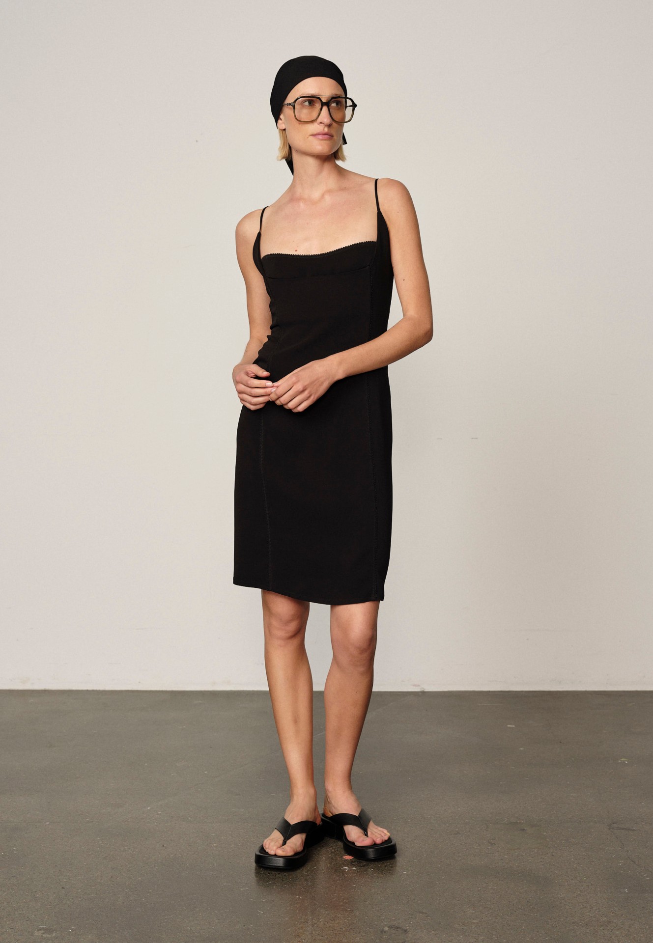 ROSELINI DRESS IN BLACK