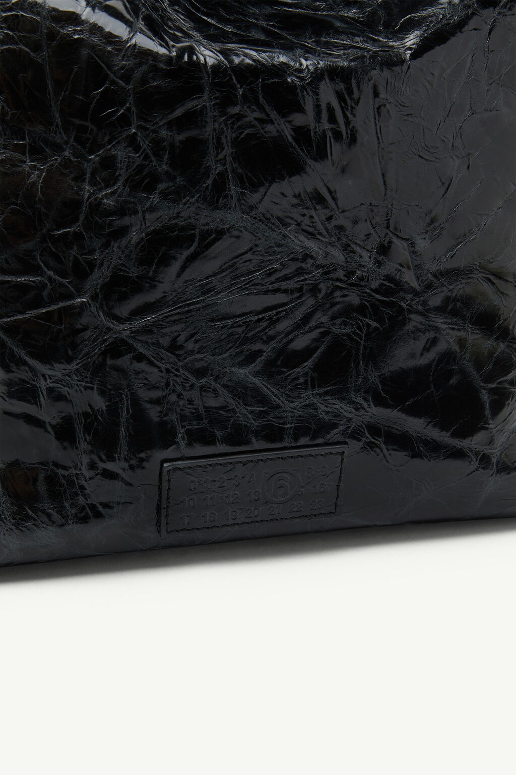 TOTE - CLASP CLOSURE BLACK