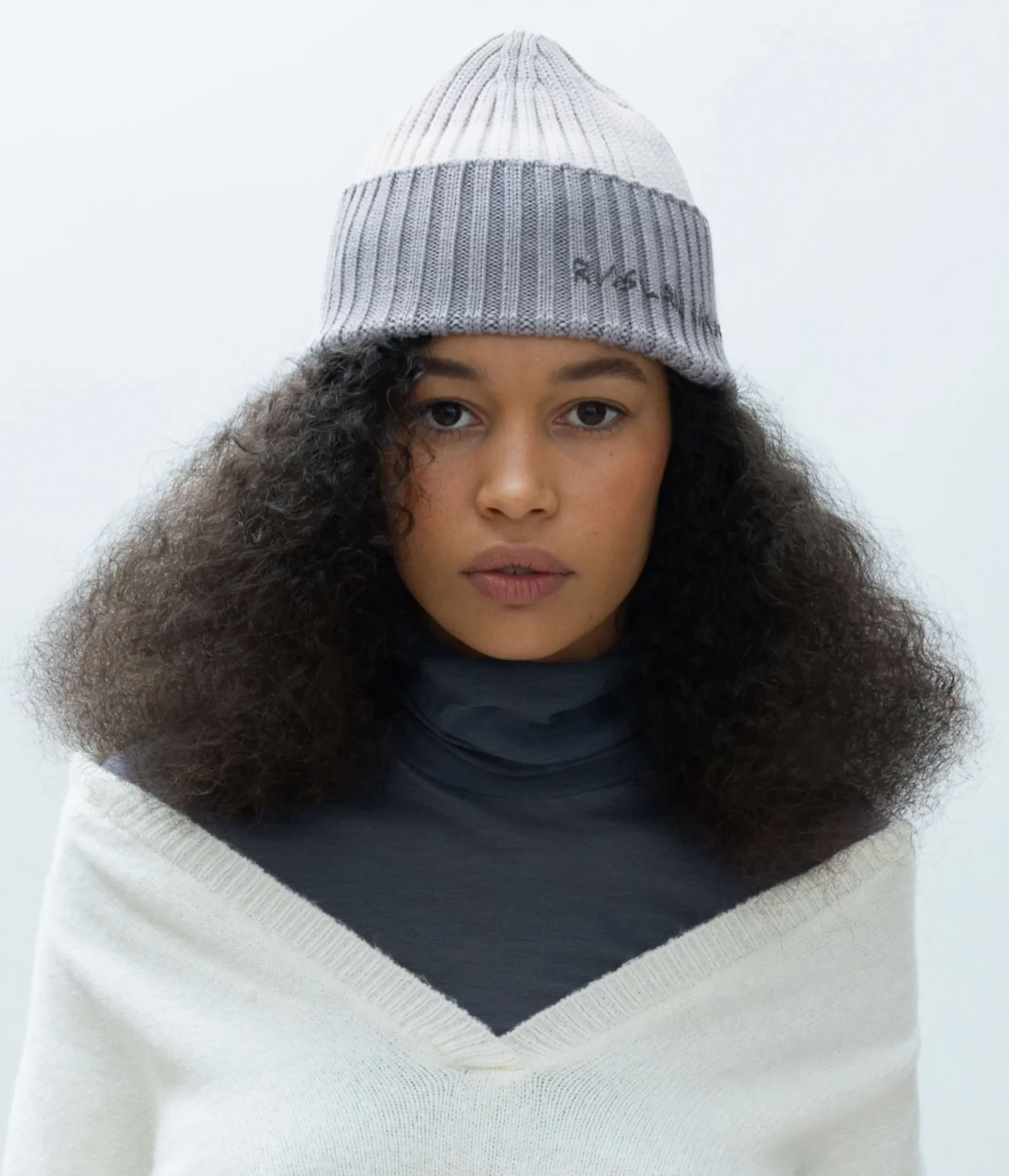 BEANIE HAT CREM/GREY