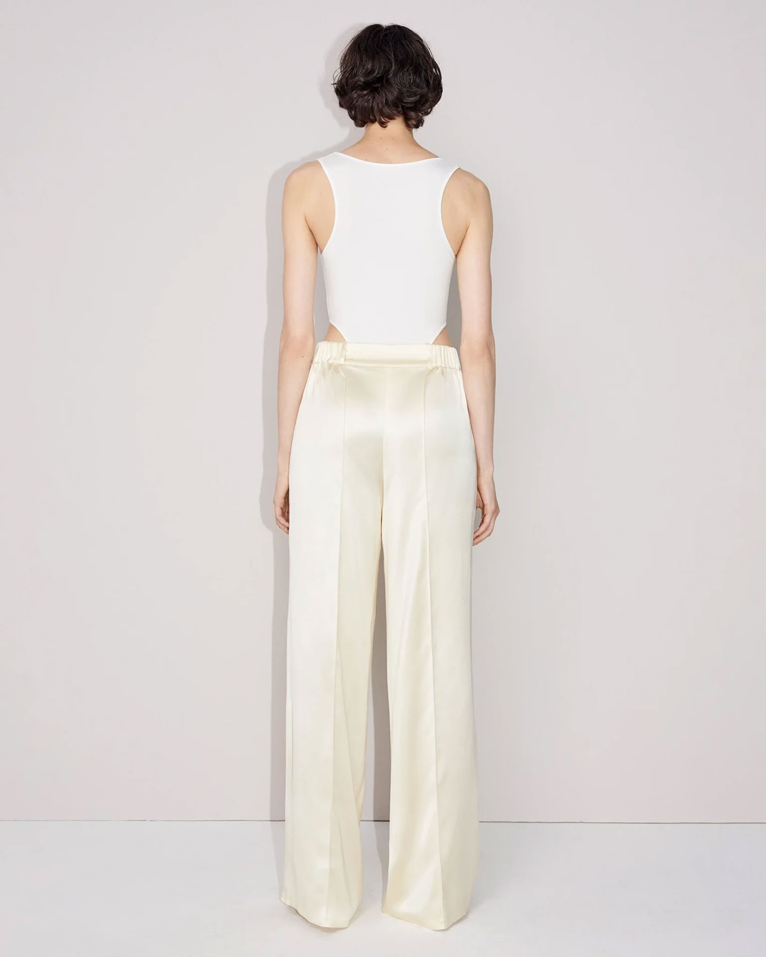 BRA CLOSURE TROUSERS IN CREME BRULEE