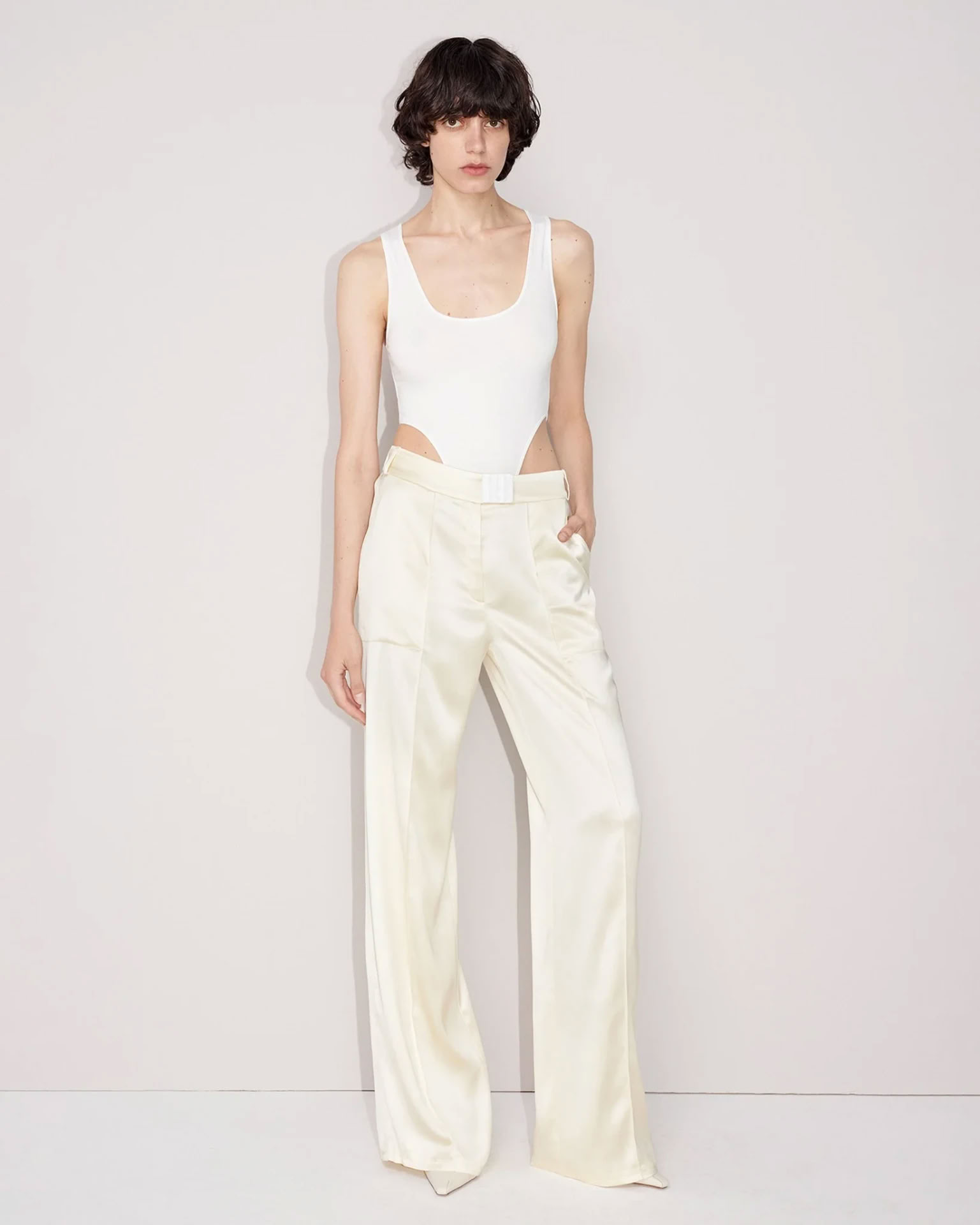 BRA CLOSURE TROUSERS IN CREME BRULEE