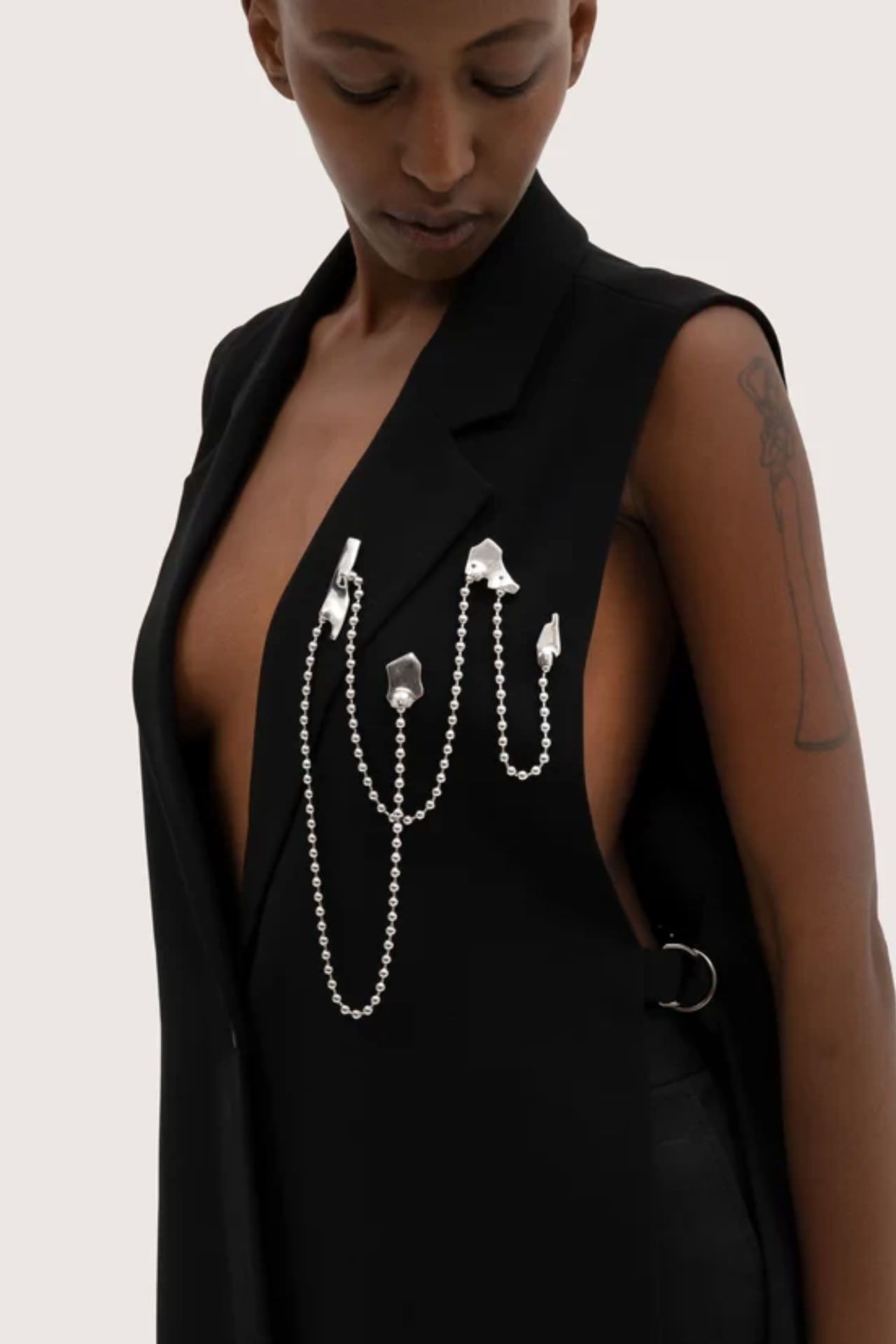 BROOCH MADE OF STAINLESS STEEL WITH FOUR ELEMENTS