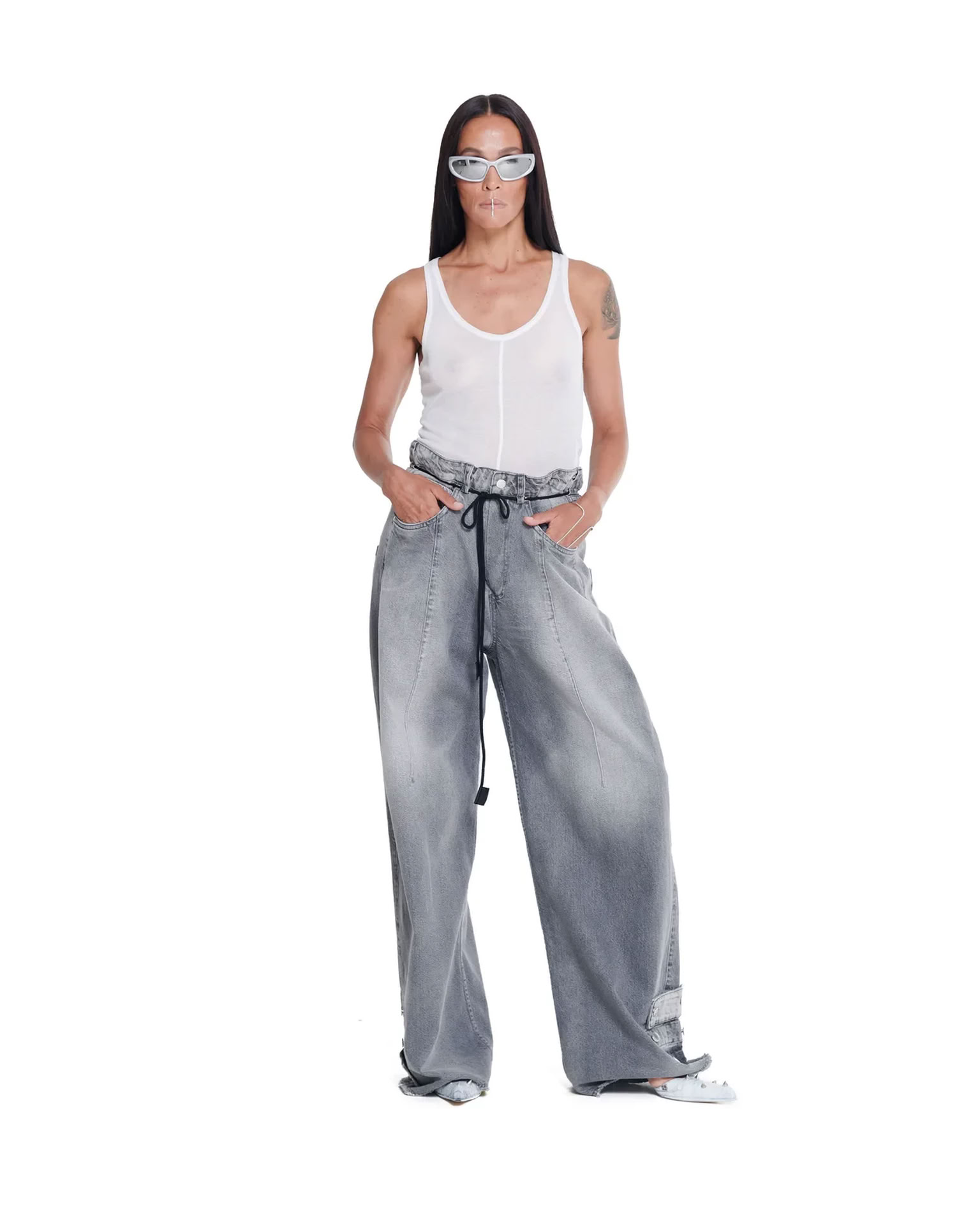 GREY DISTRESSED BAGGY JEANS