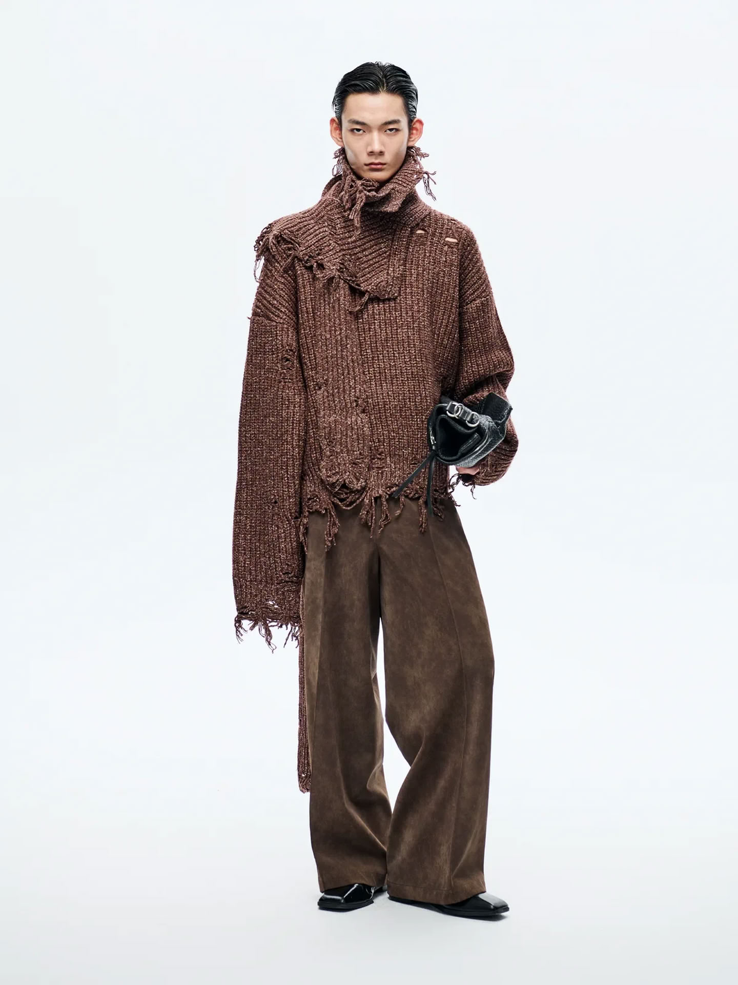 DISTRESSED SWEATER IN BROWN 