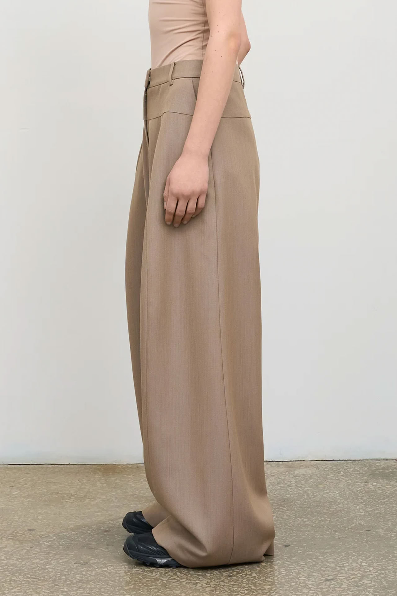 HIGH-RISE WOOL WIDE-LEG PANTS IN BEIGE