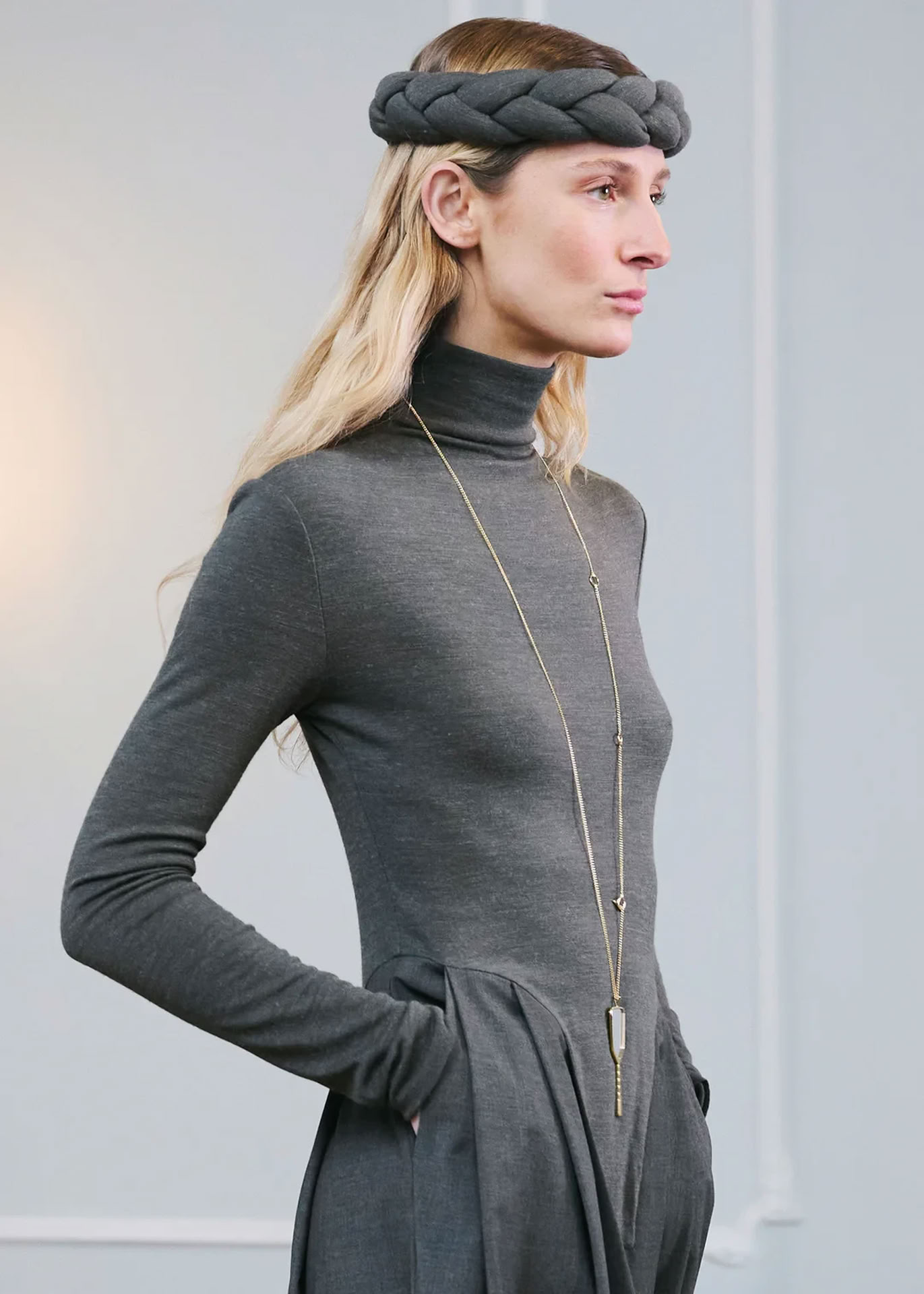 KOSA HEADBAND DARK GREY