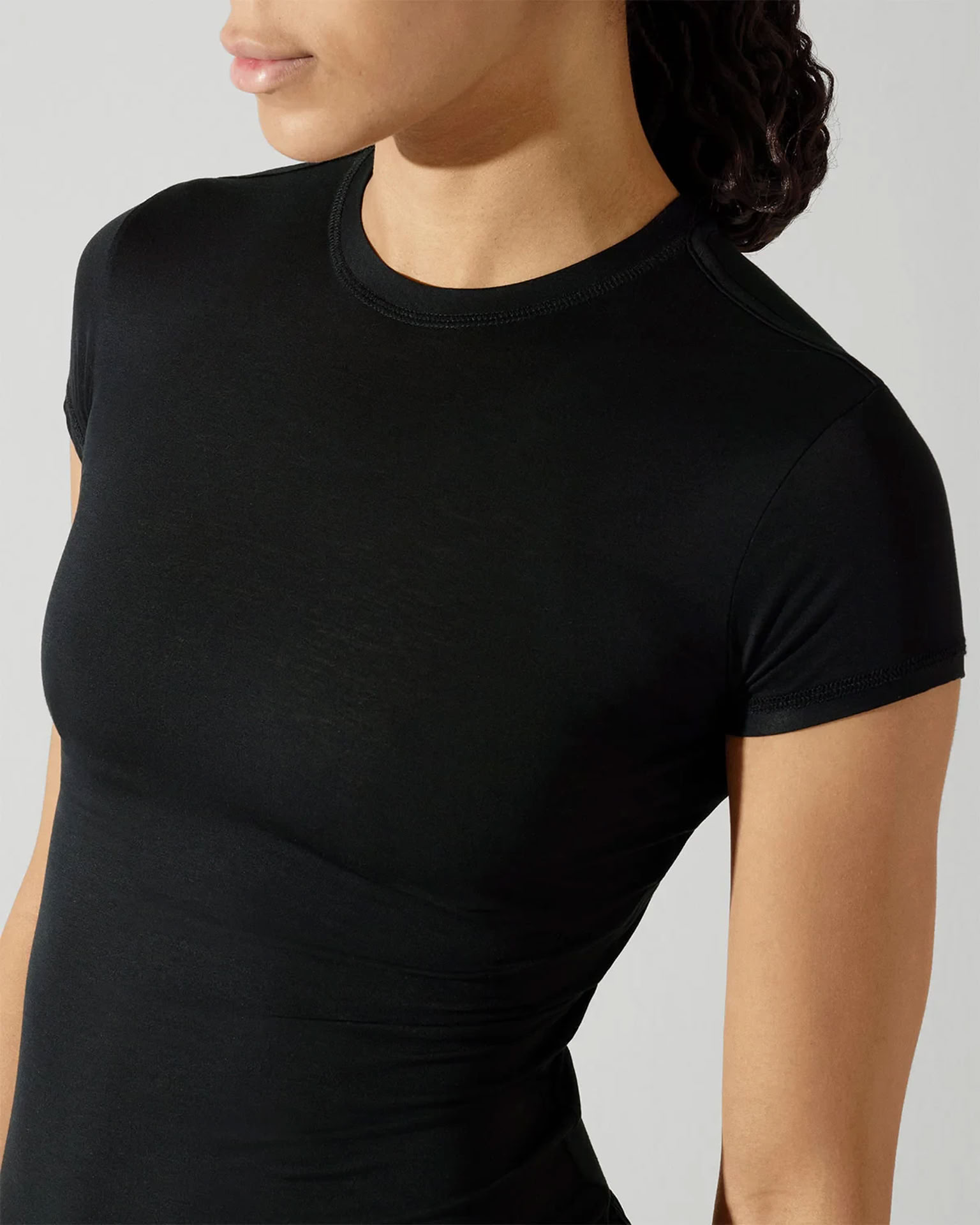 W - T-SHIRT SHORT SLEEVE LIGHTWEIGHT IN BLACK