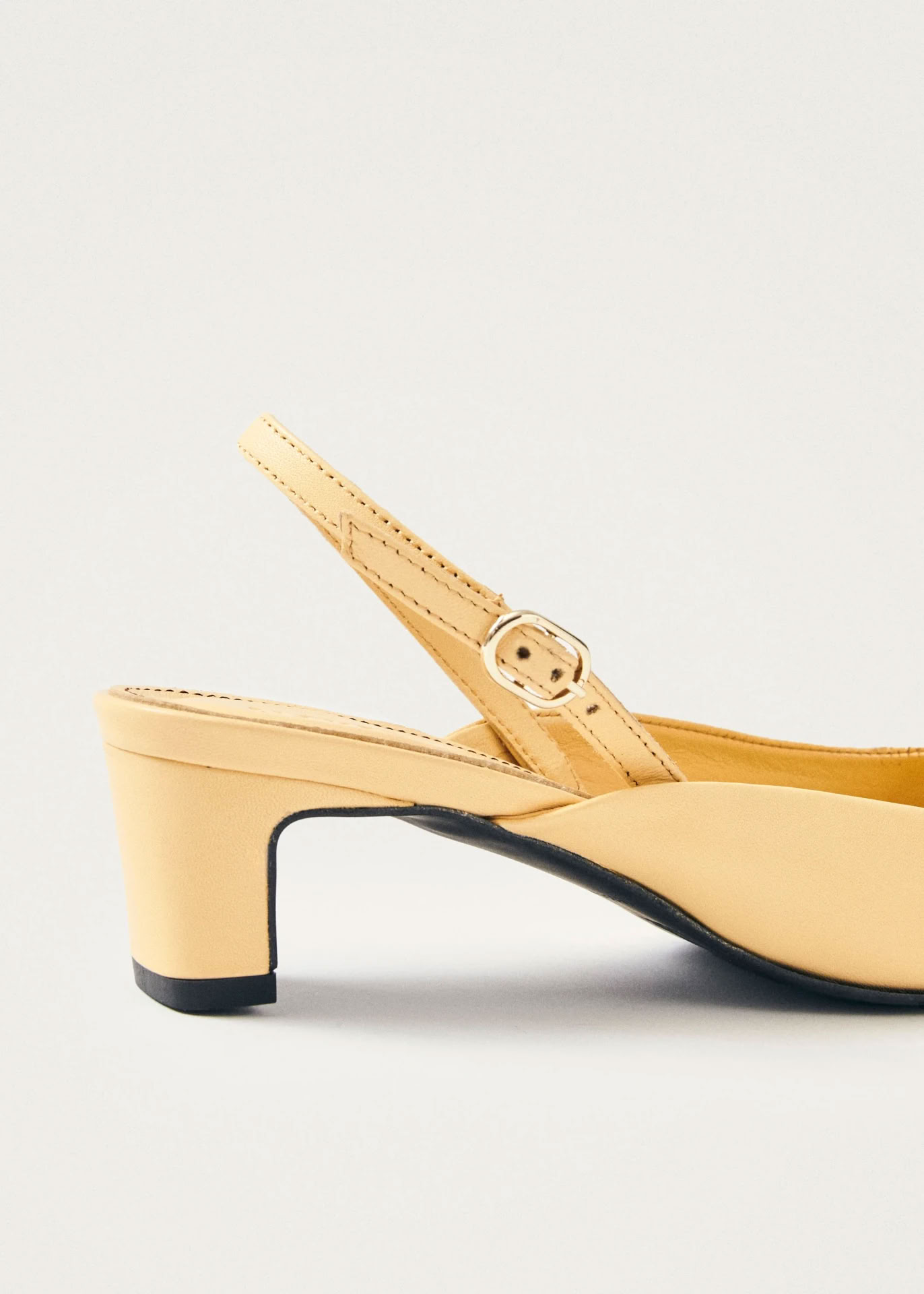 LINDY BLISS LEATHER PUMPS IN VANILLA