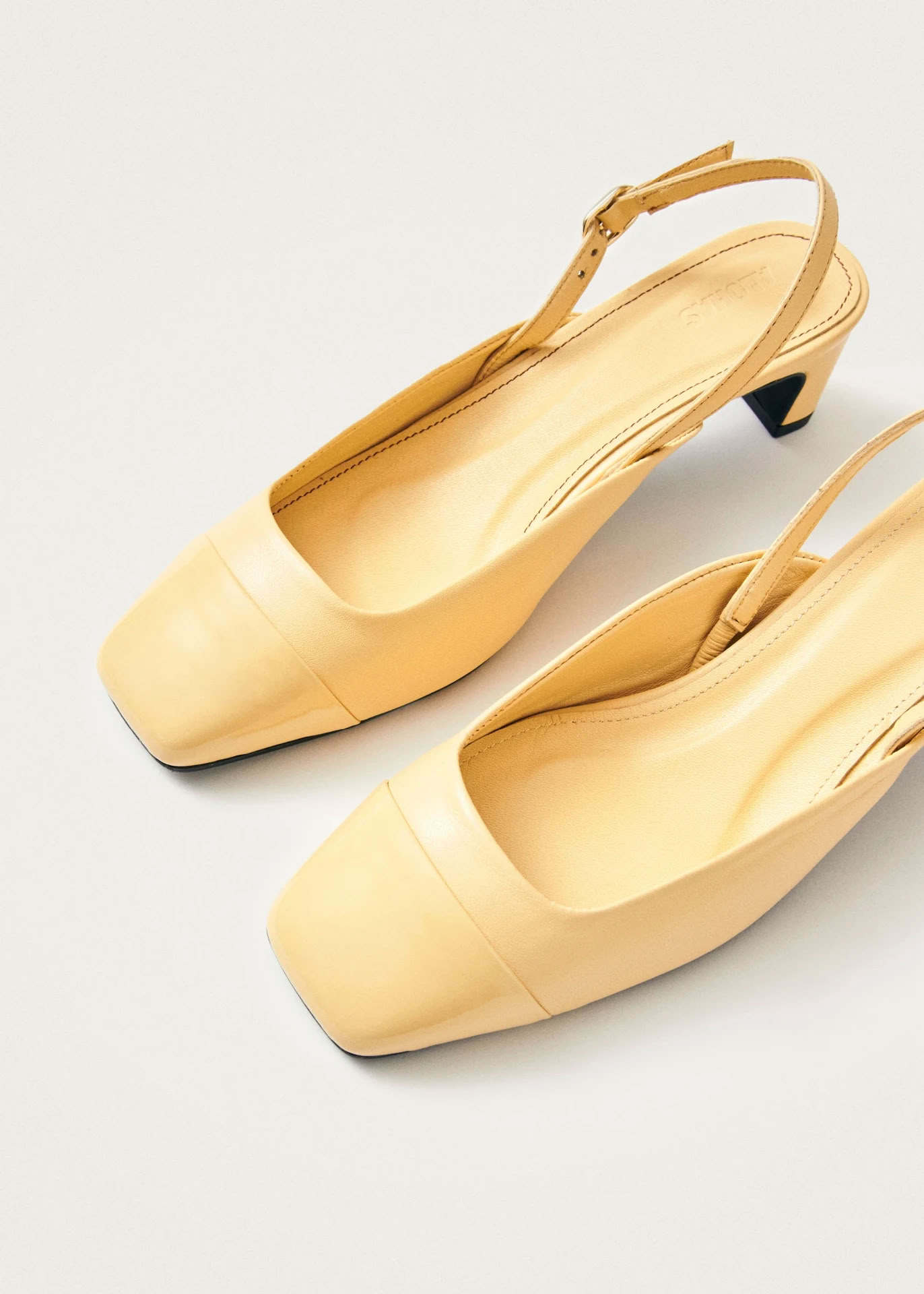 LINDY BLISS LEATHER PUMPS IN VANILLA