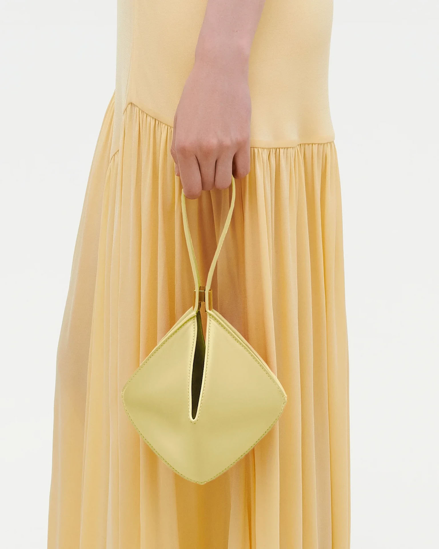 MINI CRUSHED GRAIN BAG LEATHER WASHED LEMON