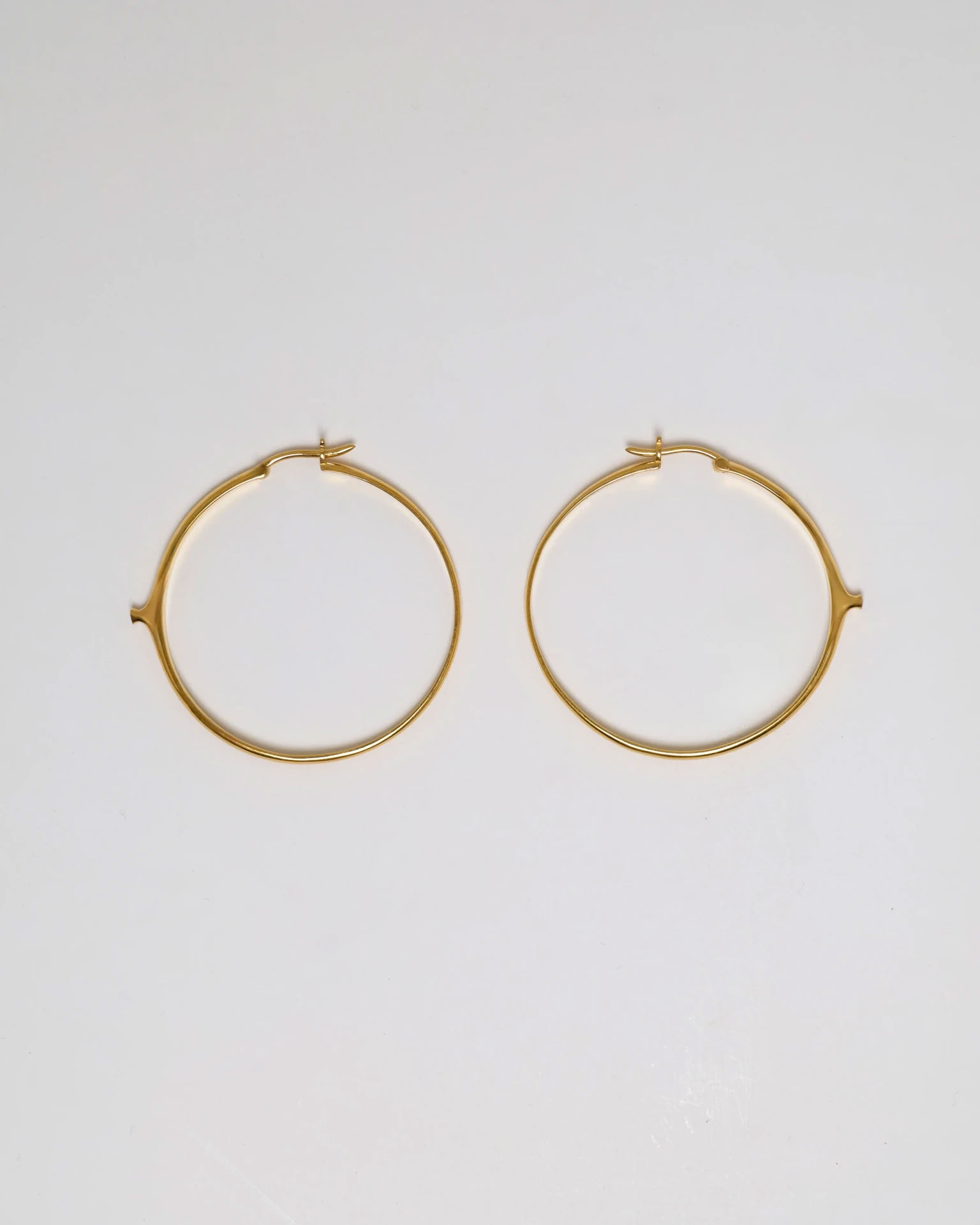 NENUPHAR HOOP EARRINGS IN GOLD 