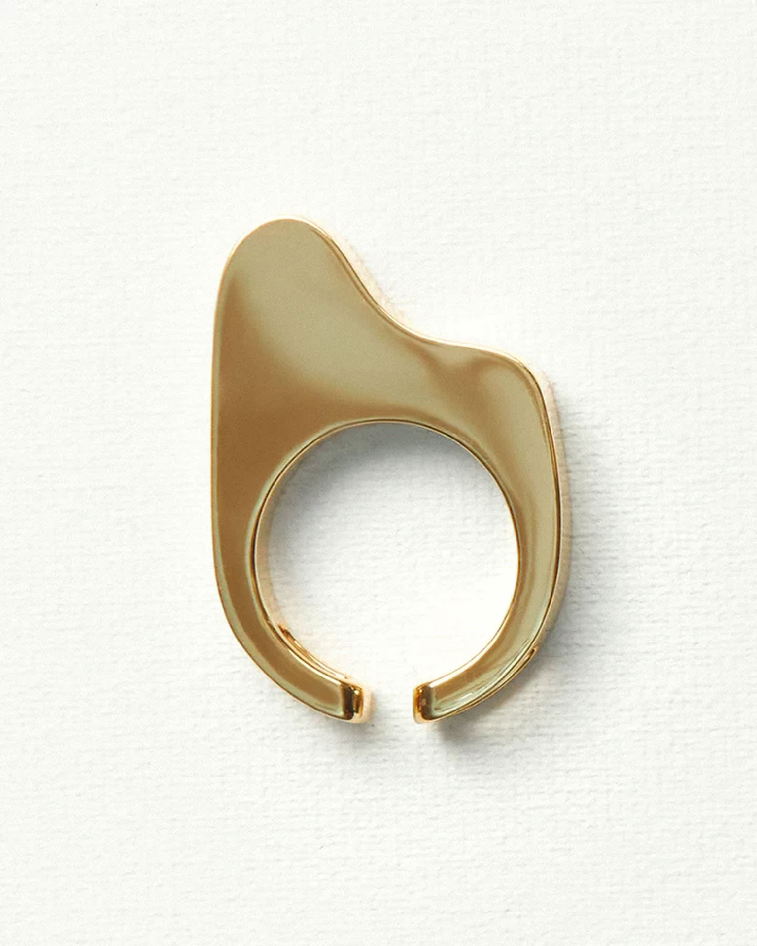 PEBBLE 01 EAR CUFF/RING  YELLOW GOLD
