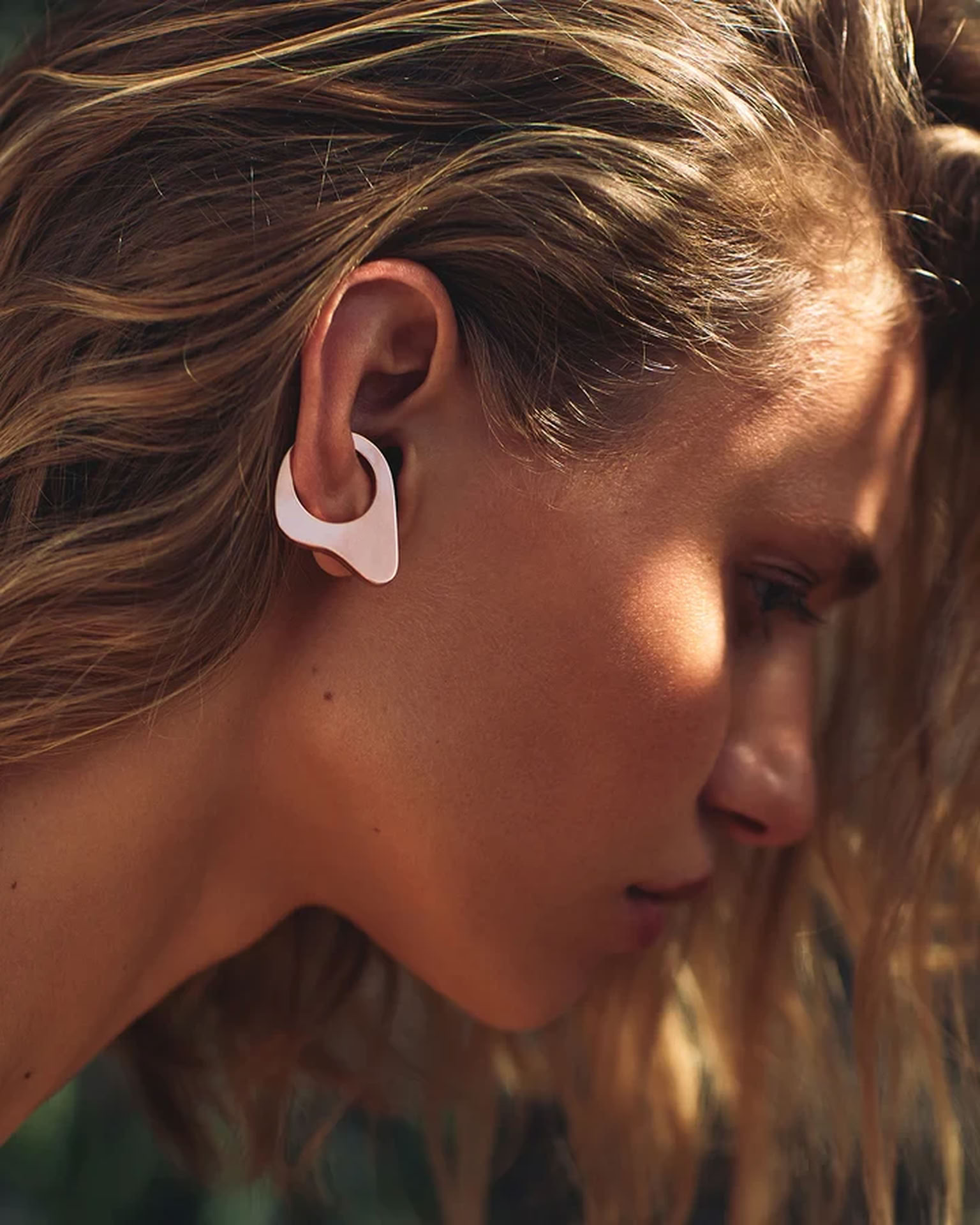 PEBBLE 01 EAR CUFF/RING  YELLOW GOLD