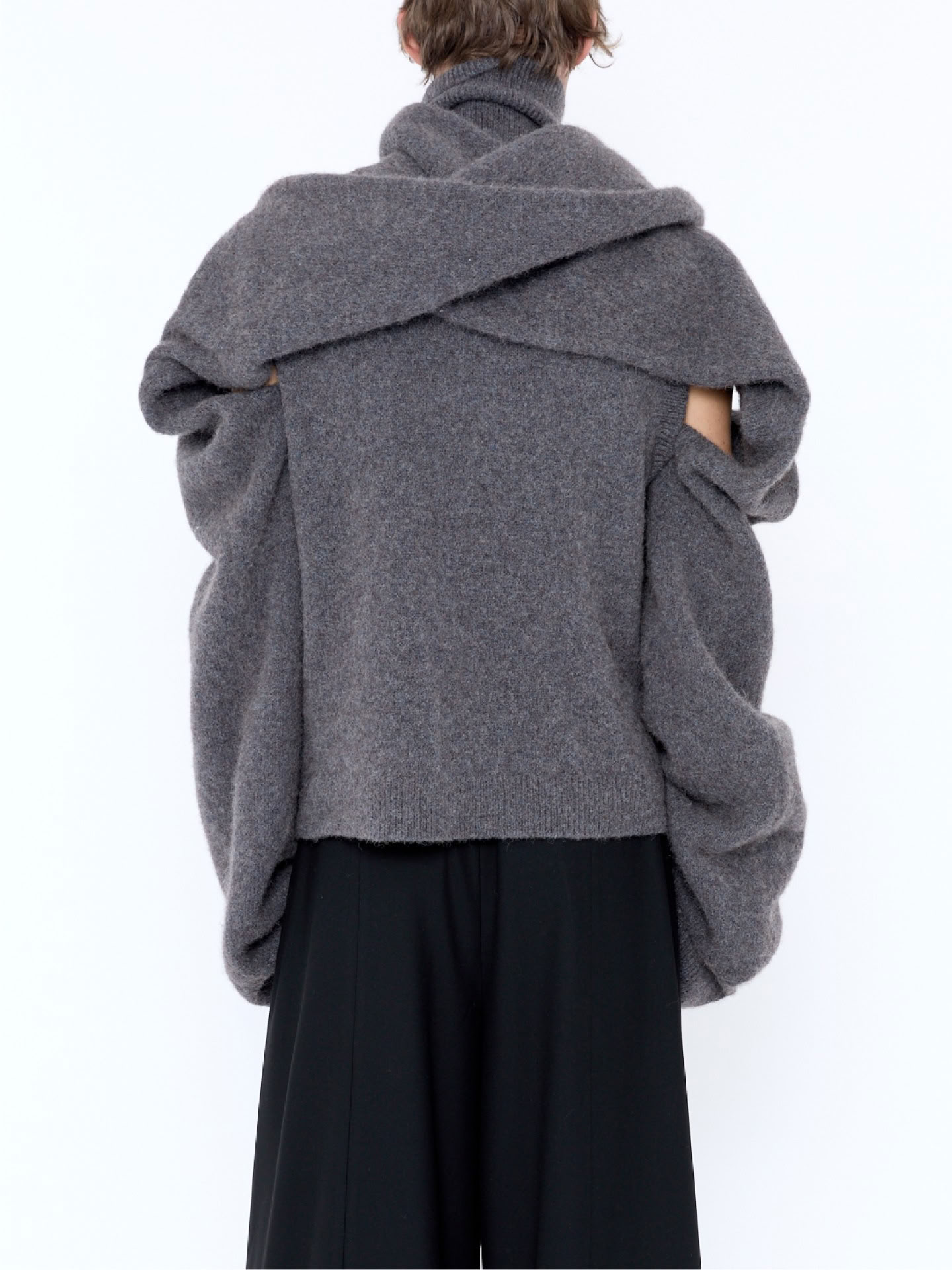 SCARF-SLEEVE SWEATER IN GREY BLUE