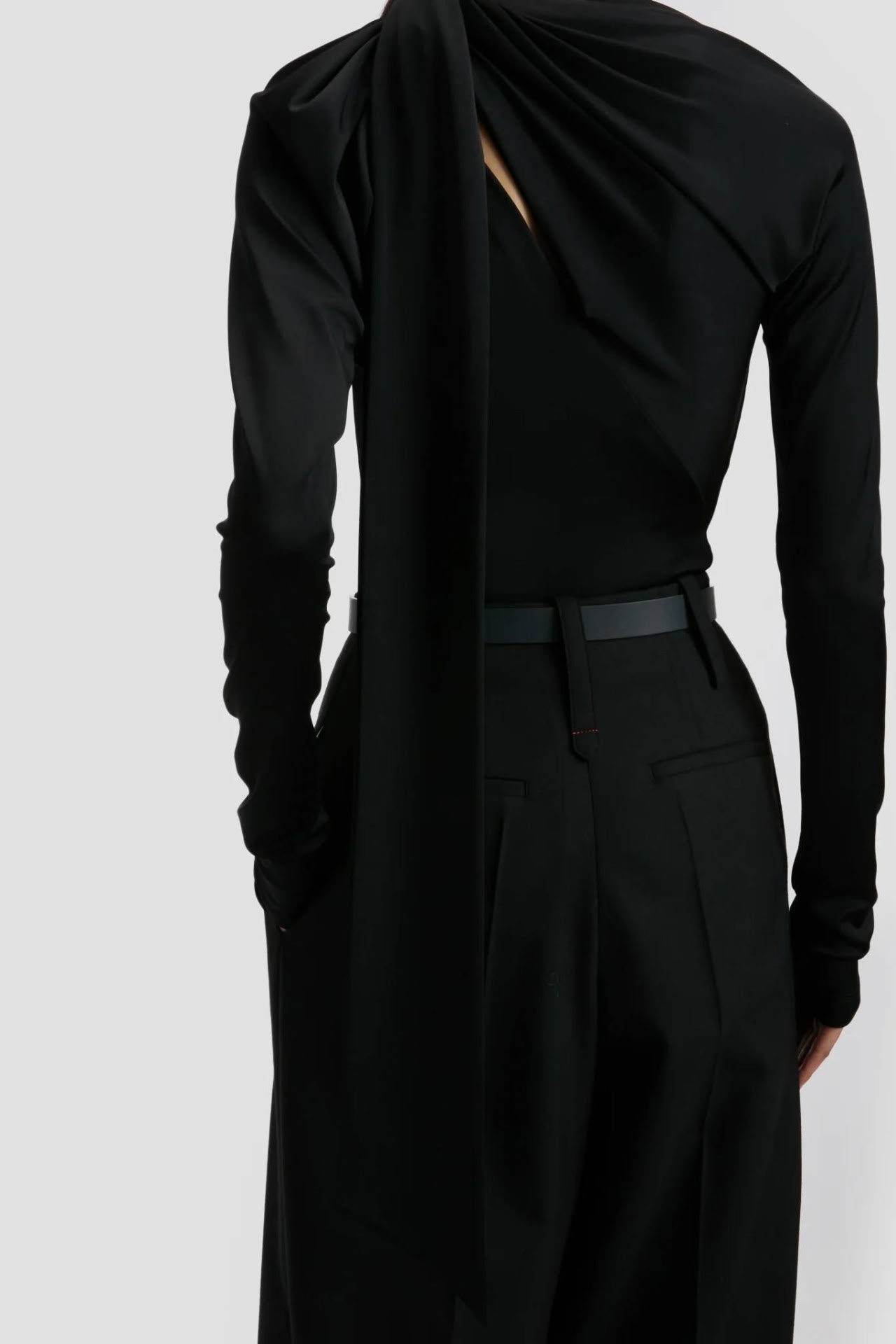 SLASH DETAIL JERSEY TOP IN BLACK