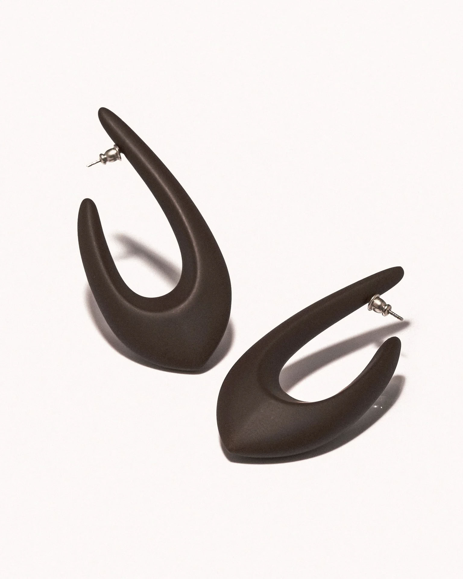 SPADA DROP EARRINGS IN BROWN