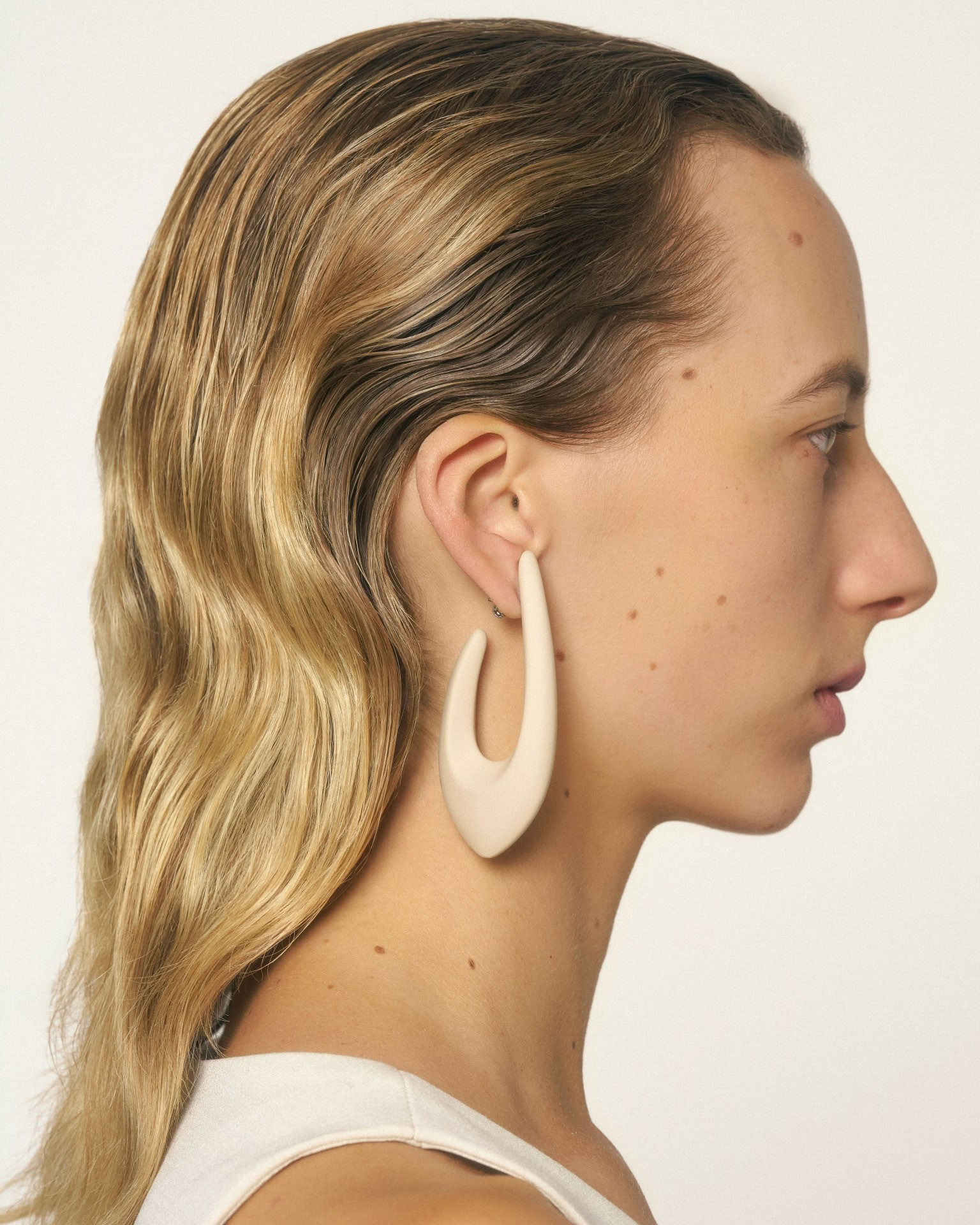 SPADA DROP EARRINGS IN NUDE
