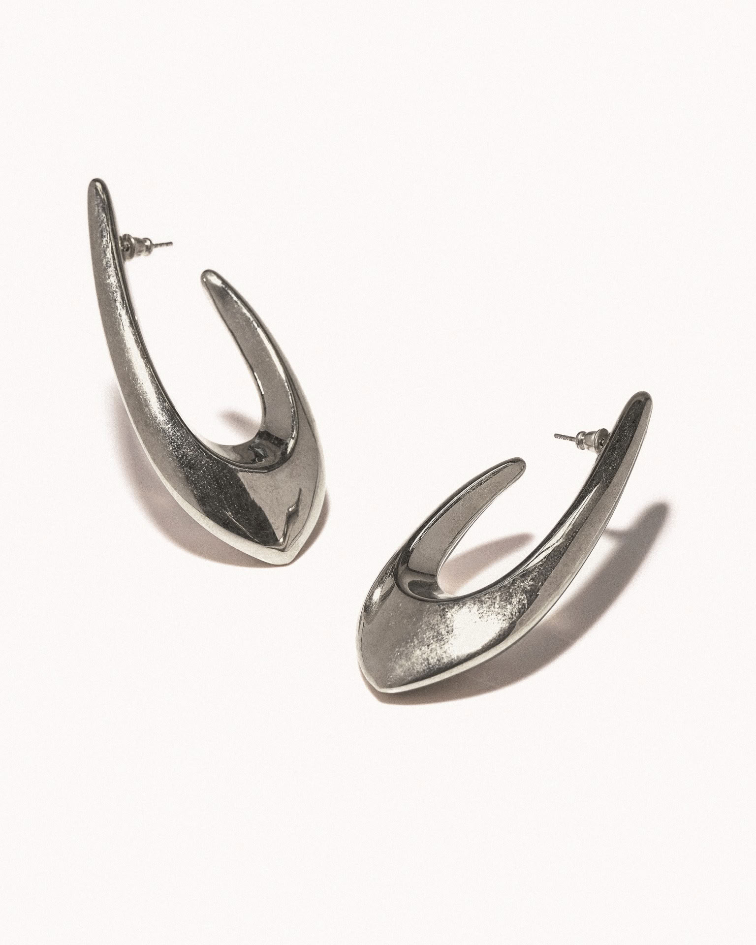 SPADA DROP EARRINGS IN SILVER