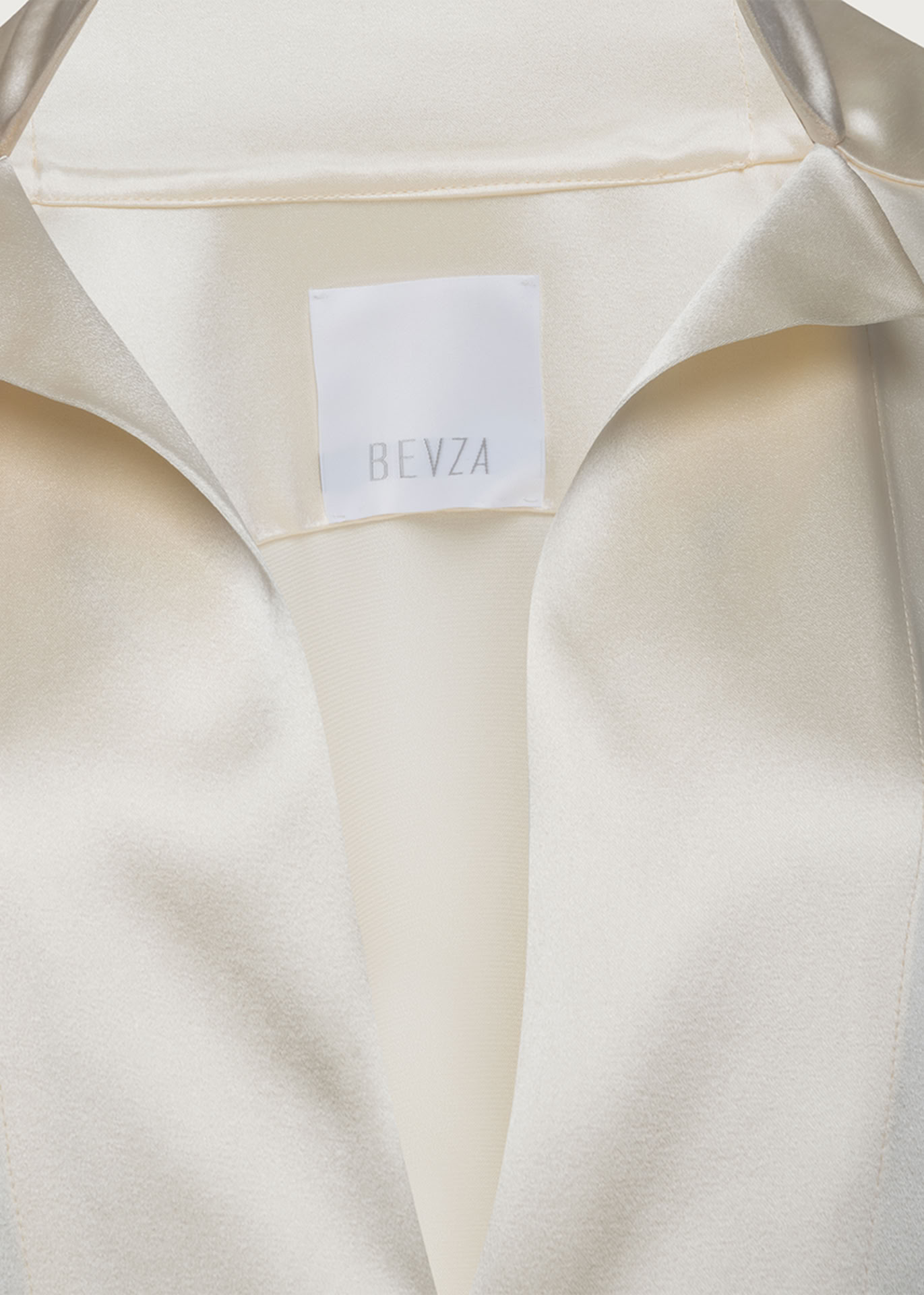 STAND-COLLAR BLOUSE VANILLA