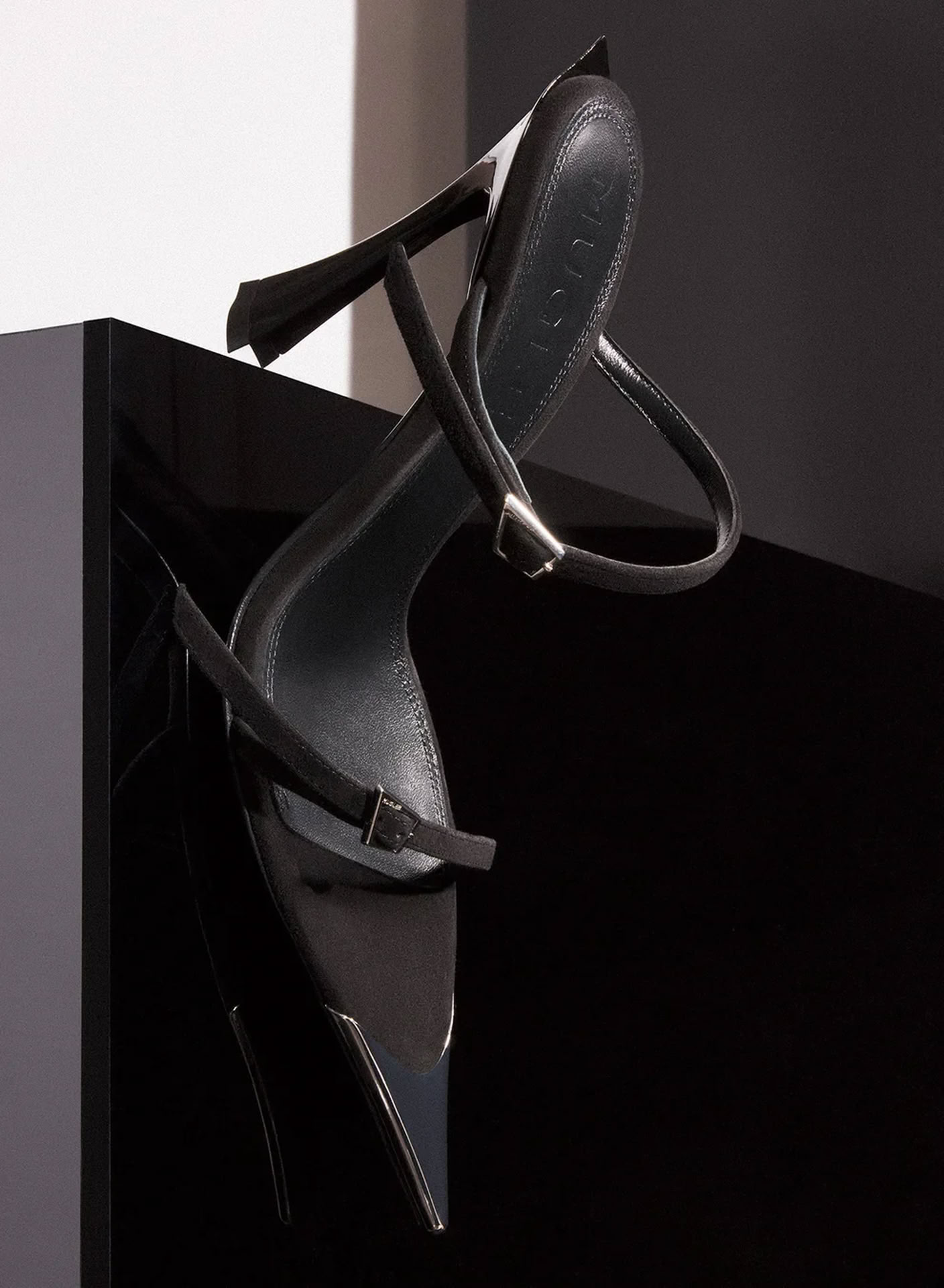 BLACK SUEDE FANG 95 SANDALS