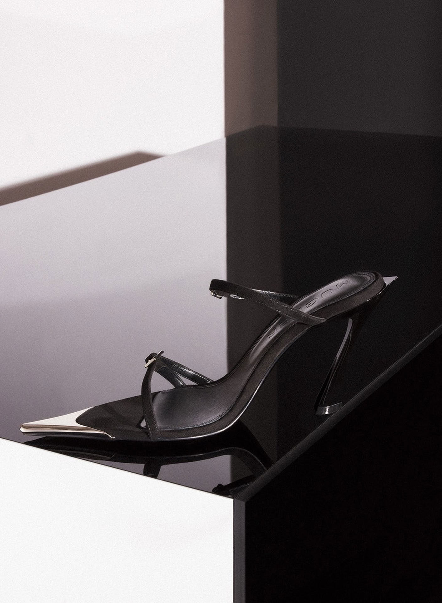 BLACK SUEDE FANG 95 SANDALS