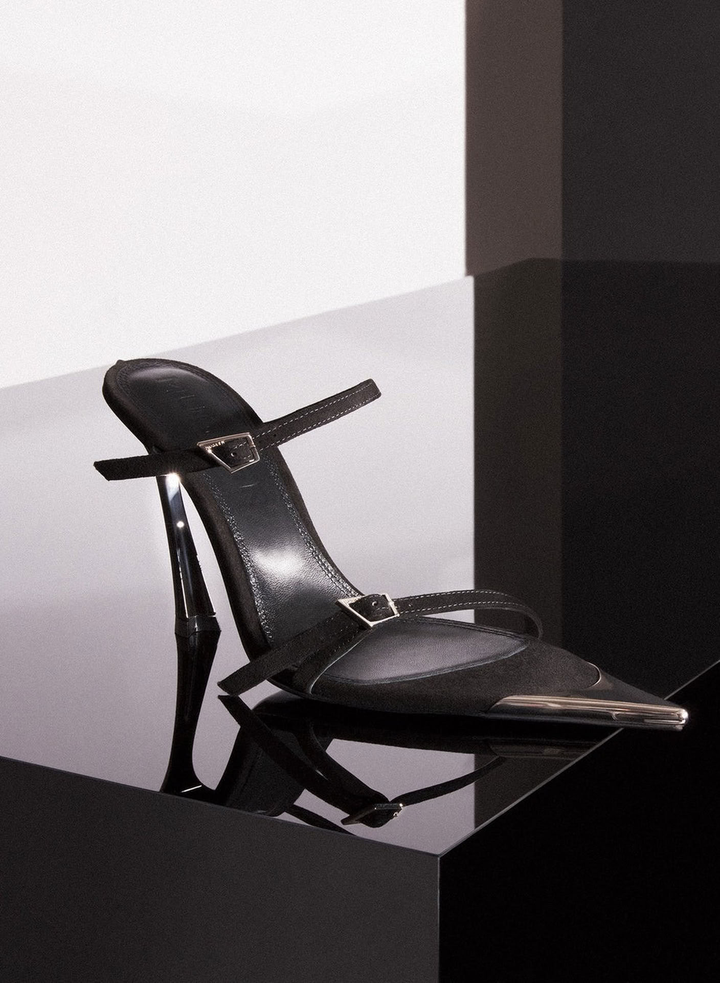 BLACK SUEDE FANG 95 SANDALS