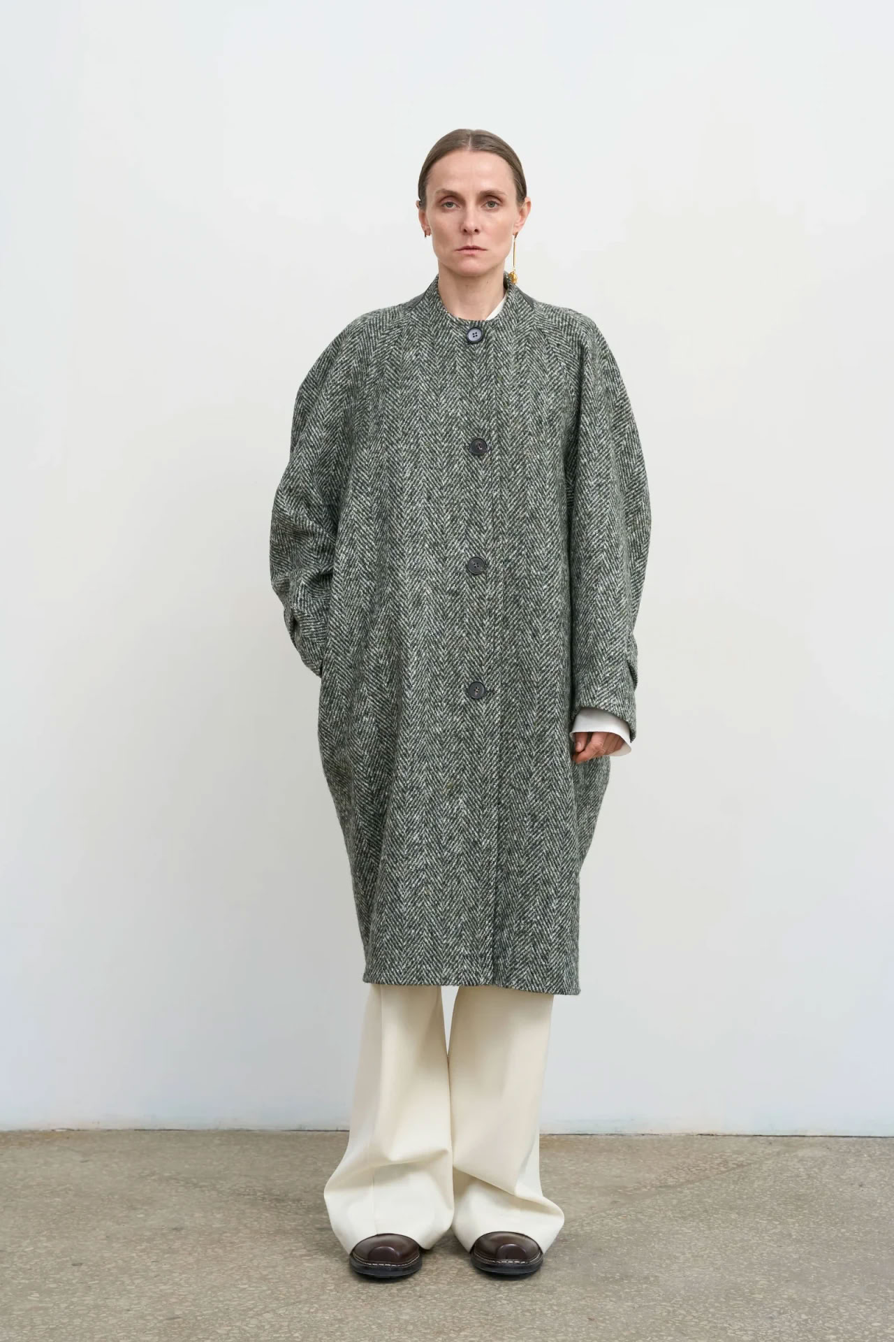 WOOL COAT WITH TWISTED BACK