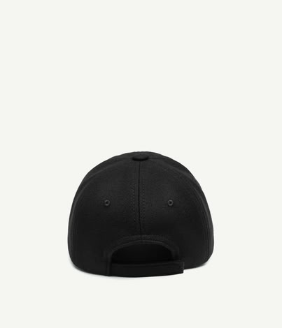 BASEBALL CAP IN BLACK