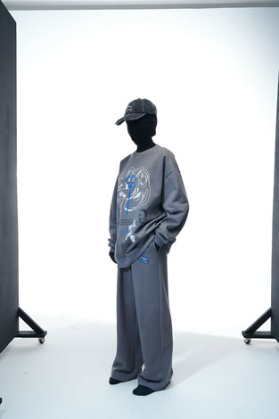 SWEATSHIRT “HEARTBREAKER” IN GREY