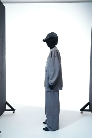 SWEATSHIRT “HEARTBREAKER” IN GREY