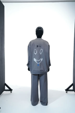 SWEATSHIRT “HEARTBREAKER” IN GREY