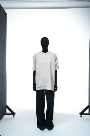 T-SHIRT “LAUGHING INSIDE”