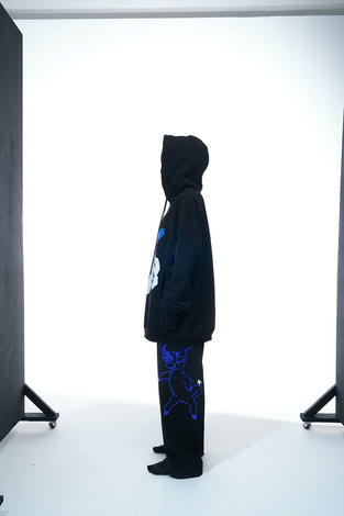 HOODIE “TEMPORARY STUFF” IN BLACK