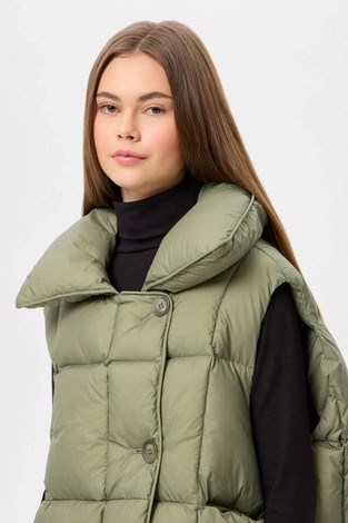 COZY CLOUD VEST OLIVE GREEN