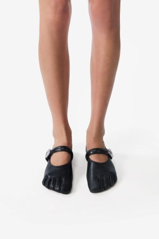 5T BALLERINAS IN BLACK