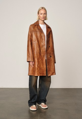 SHELLY LEATHER COAT IN WAXED COGNAC