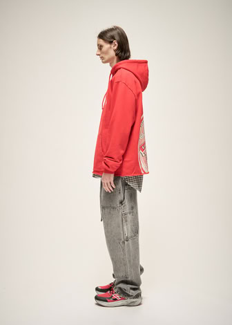 BREWING HOODIE IN RED