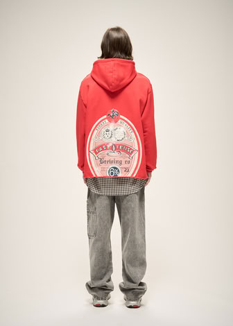 BREWING HOODIE IN RED