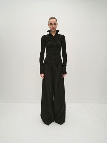 CAPRI ZIPPER TANK IN BLACK