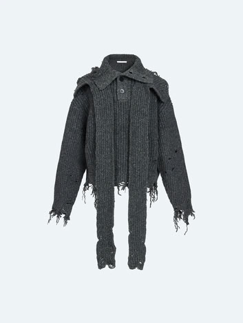 DISTRESSED SWEATER IN BLACK 