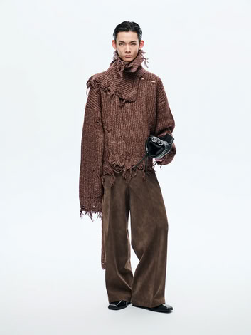 DISTRESSED SWEATER IN BROWN 