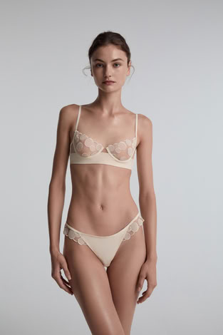 EMBROIDERY UNDERWIRE BRA IN SAND WHITE