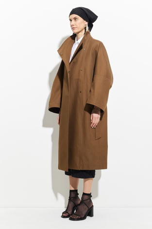 COAT WITH SPECIAL SLEEVE CONSTRUCTION CHESTNUT
