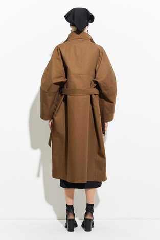 COAT WITH SPECIAL SLEEVE CONSTRUCTION CHESTNUT